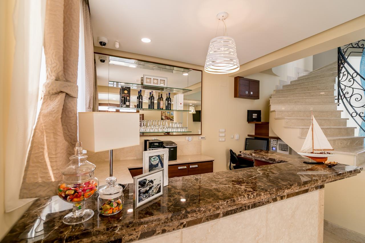 Hedera Residences - Kumbor 헤르섹 외부 사진